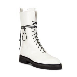 Conley combat boot in white